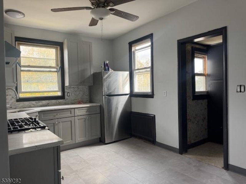 Linden City, NJ 07036,211 W Saint Georges Ave