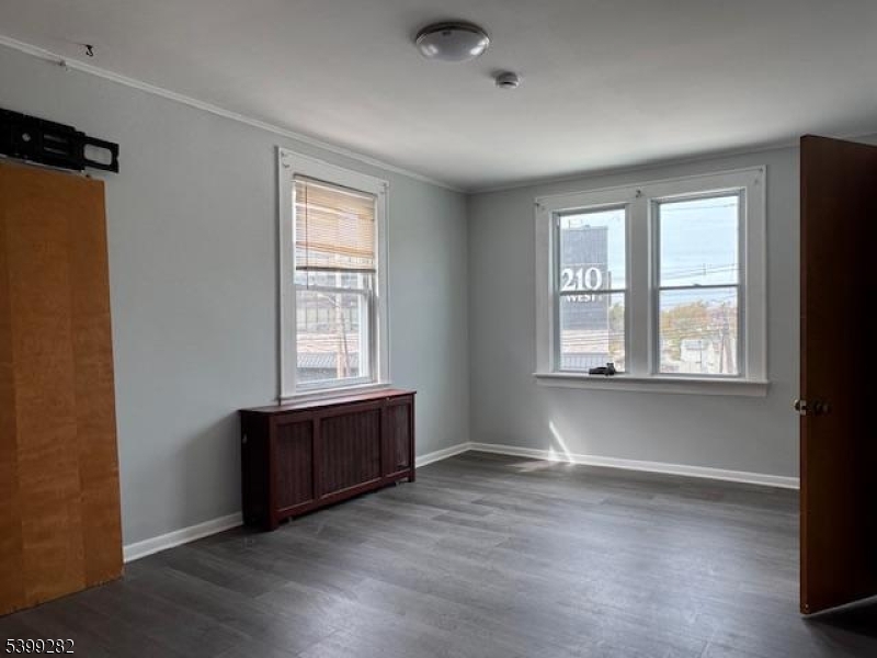 Linden City, NJ 07036,211 W Saint Georges Ave