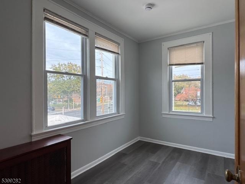 Linden City, NJ 07036,211 W Saint Georges Ave