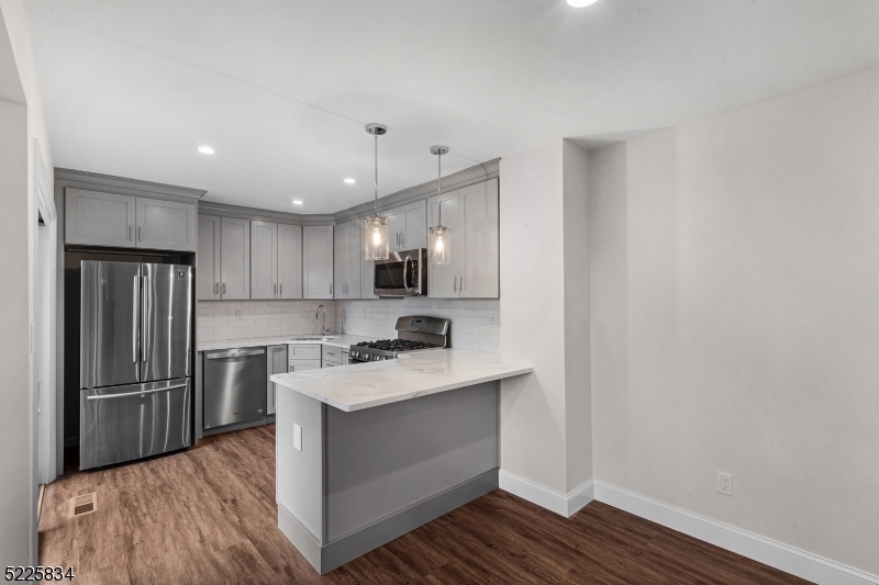 Florham Park Boro, NJ 07932,250 Ridgedale Ave #A5