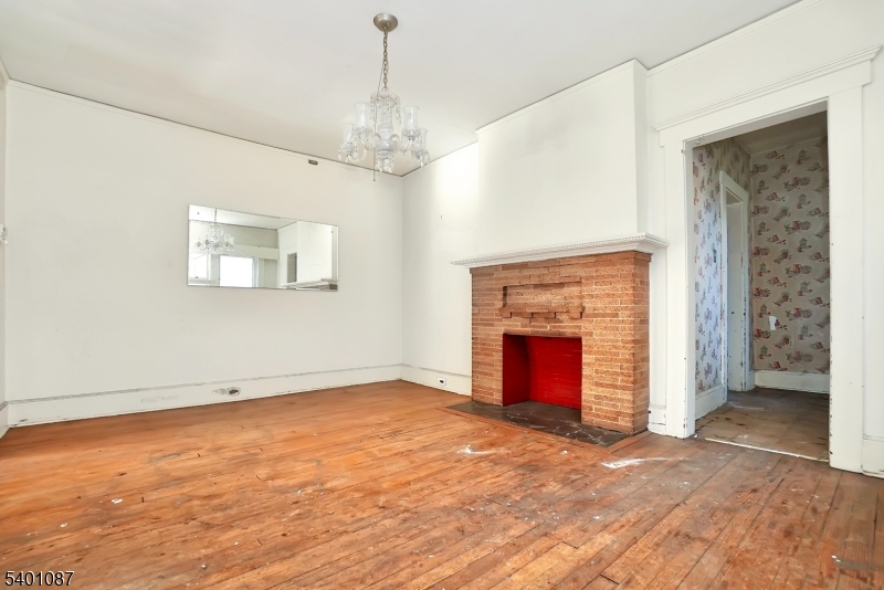 Montclair Twp., NJ 07042,9 Hawthorne Pl