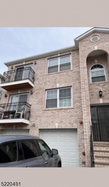 Newark City, NJ 07103,713 S 12Th St