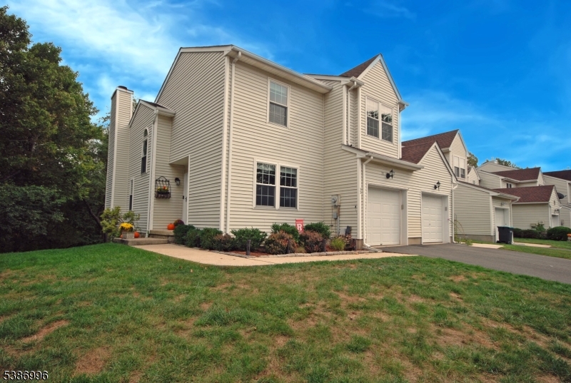 33 Iroquois Trl, Branchburg Twp., NJ 08876