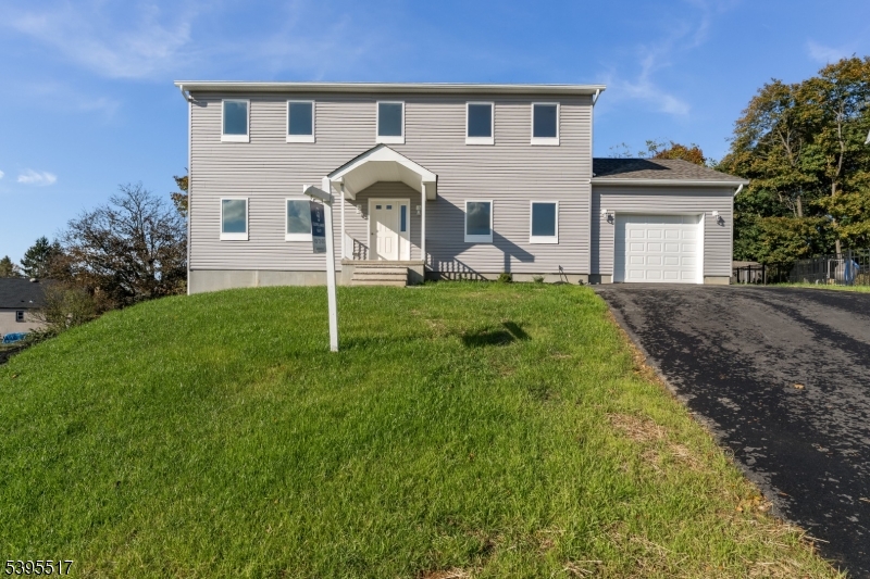 5 Heather Hill Rd, Washington Boro, NJ 07882