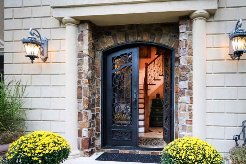 Boonton Twp., NJ 07005,8 Pineview Ln