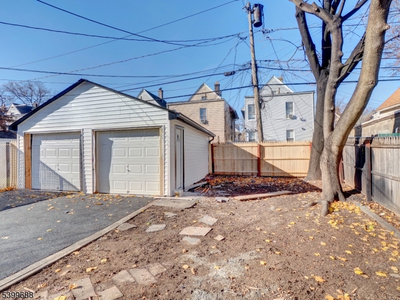 East Orange City, NJ 07018,495 S Clinton St