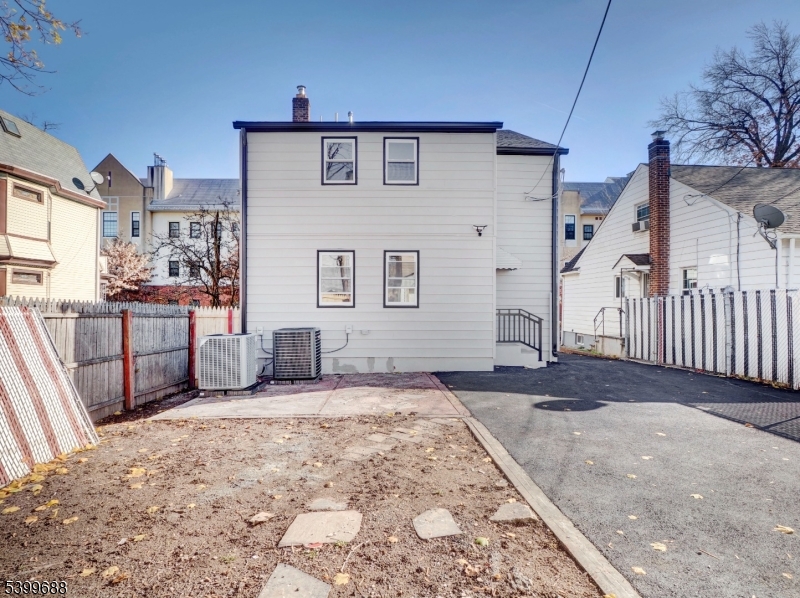 East Orange City, NJ 07018,495 S Clinton St