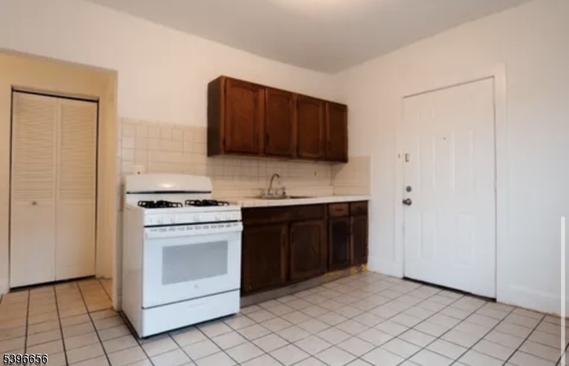 Bloomfield Twp., NJ 07003,26 Dodd St