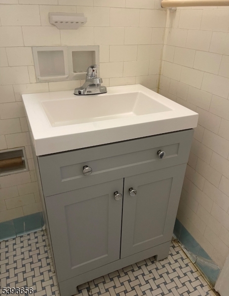 Bloomfield Twp., NJ 07003,26 Dodd St