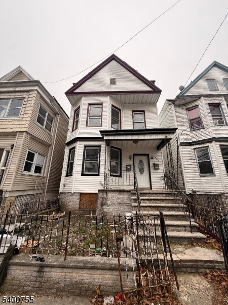 221 Bayview Ave, Jersey City, NJ 07305