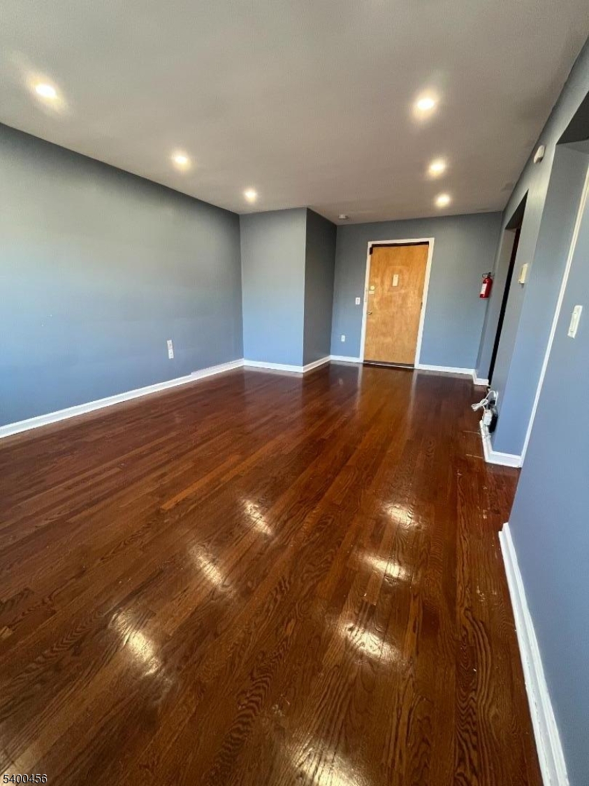 Clifton City, NJ 07013,565 Grove St #B12