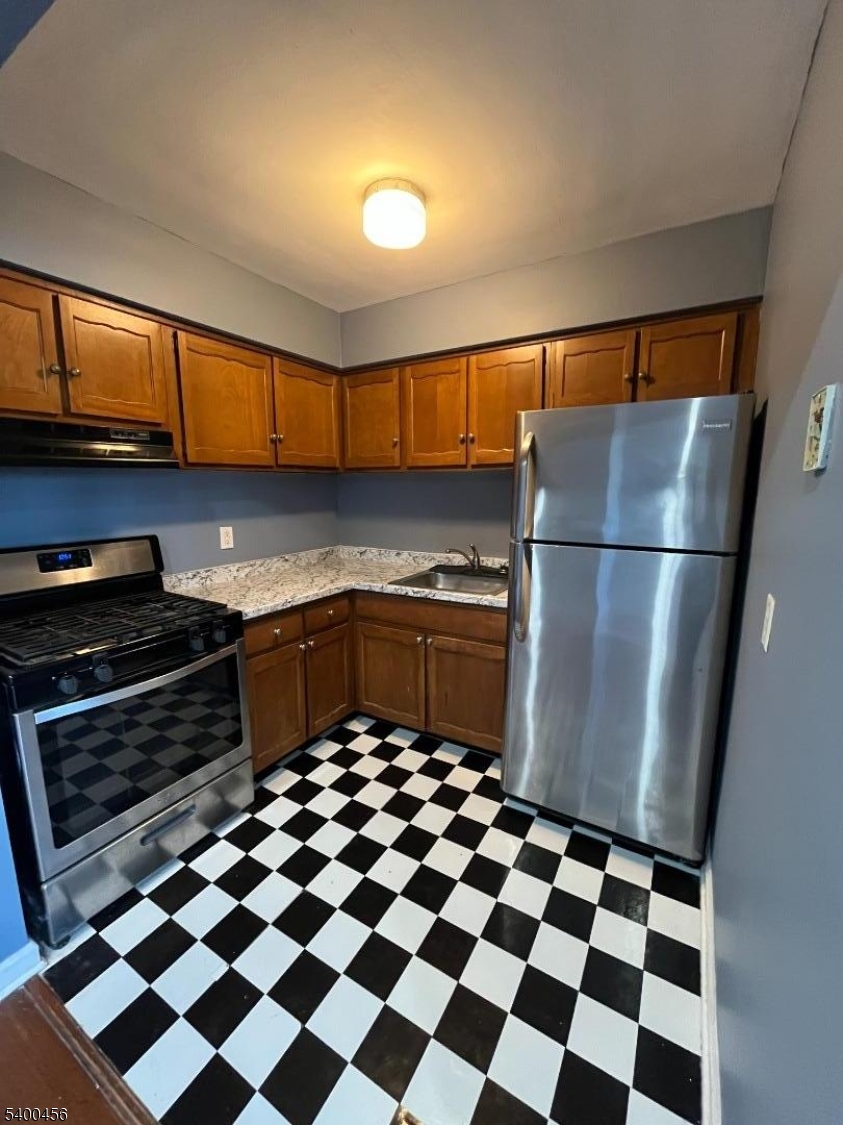 Clifton City, NJ 07013,565 Grove St #B12