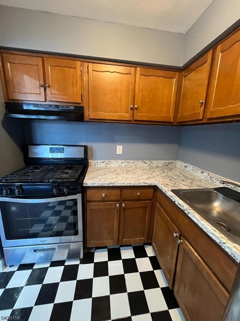 Clifton City, NJ 07013,565 Grove St #B12