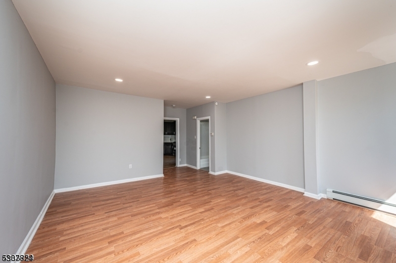 Wanaque Boro, NJ 07420,1099 Ringwood Ave #B