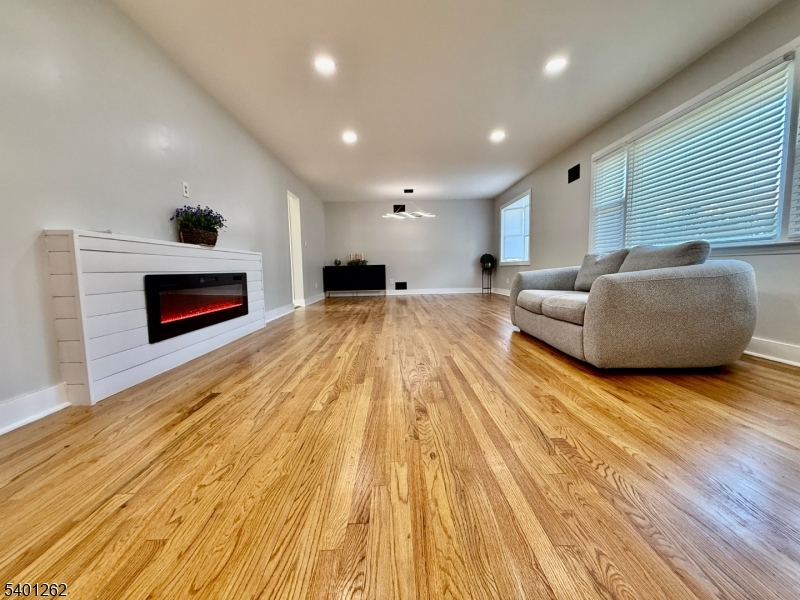 Mountainside Boro, NJ 07092,1571 Brookside Rd