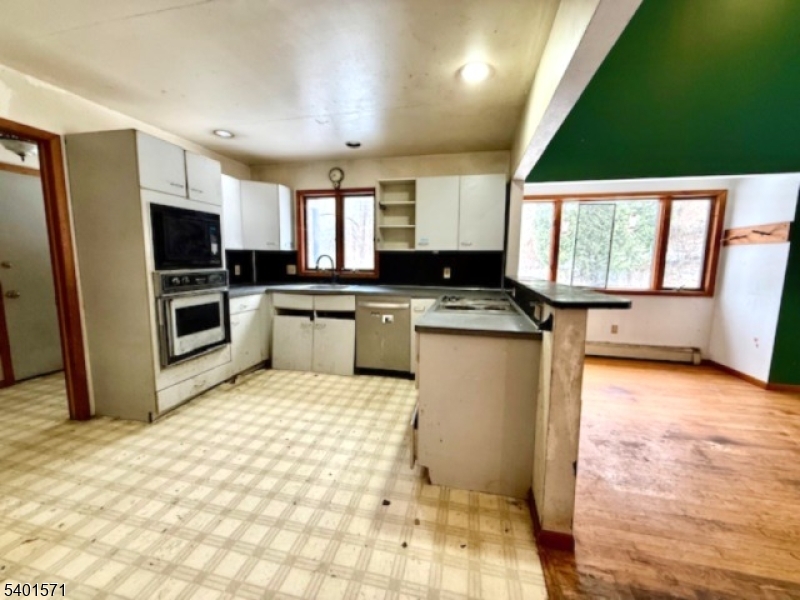 White Twp., NJ 07823,64 W Quarry Rd