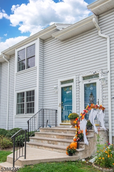 43 Village Dr, Hamburg Boro, NJ 07419