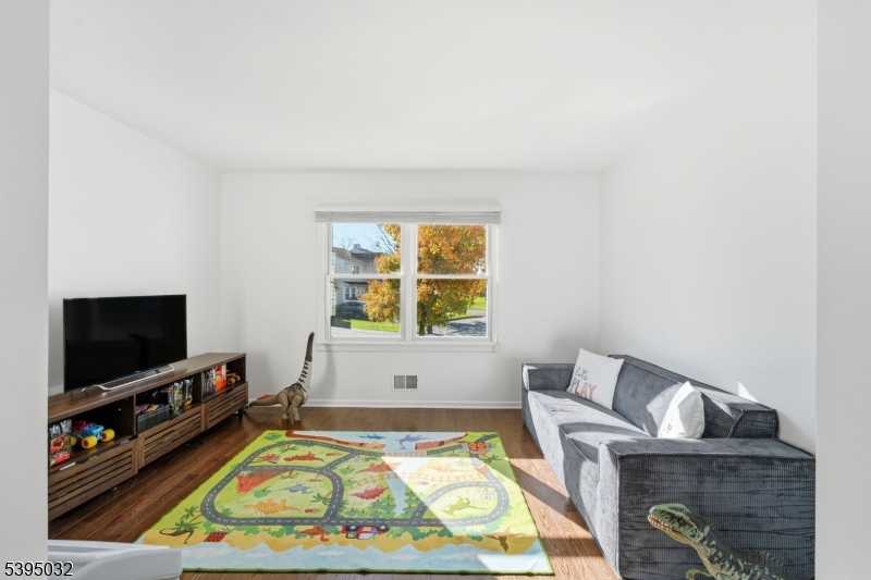 Branchburg Twp., NJ 08876,21 Cheyenne Trl