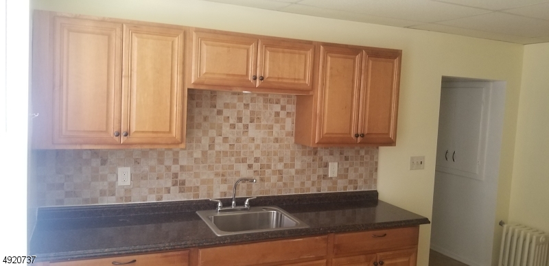 Linden City, NJ 07036,517 Woodlawn Ave