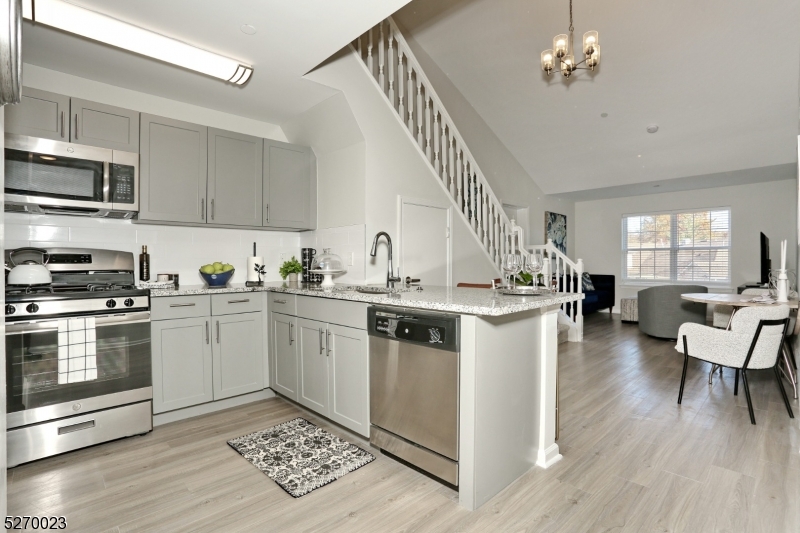 Midland Park Boro, NJ 07432,187 Paterson Avenue, 105