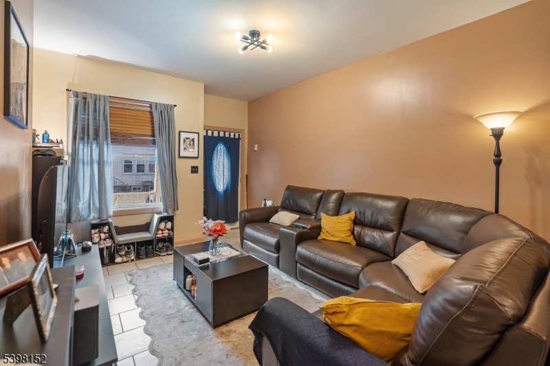 Elizabeth City, NJ 07201,1111 12Hampton Pl