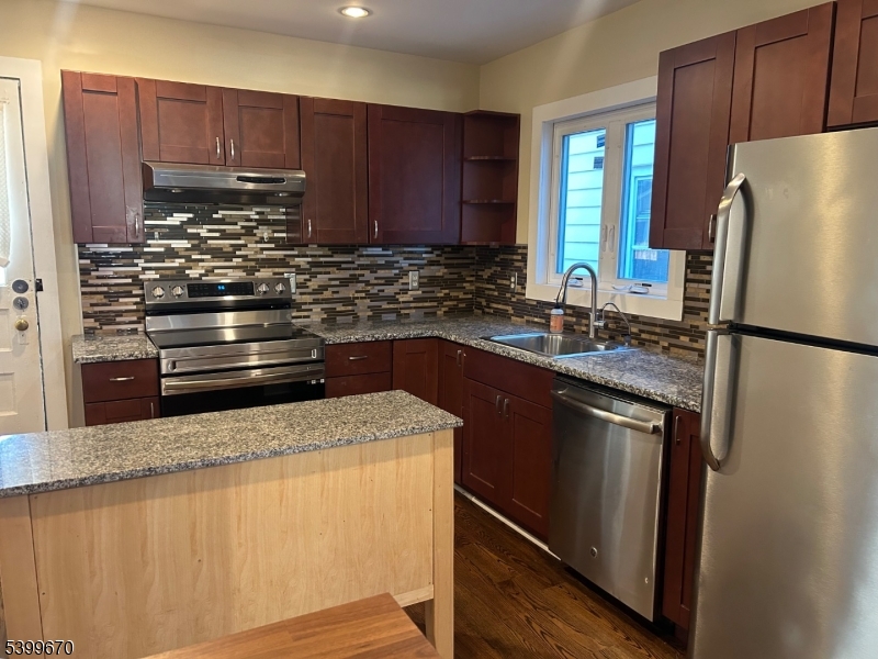 Montclair Twp., NJ 07043,417 Valley Rd