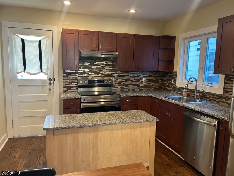 Montclair Twp., NJ 07043,417 Valley Rd