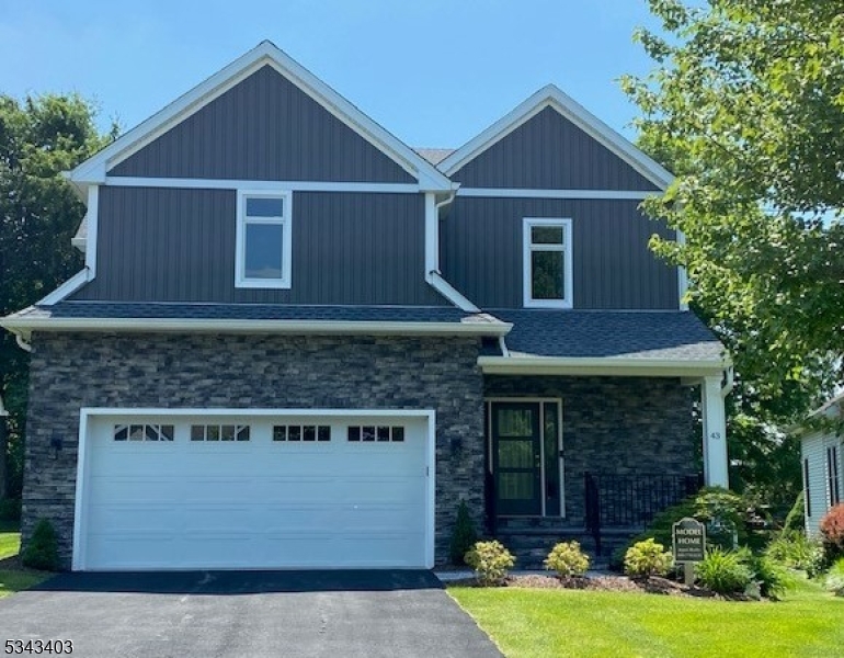 43 Bluffs Ct, Hamburg Boro, NJ 07419
