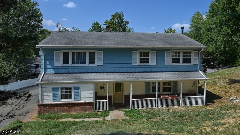 5 Wolfe Dr, Wanaque Boro, NJ 07465