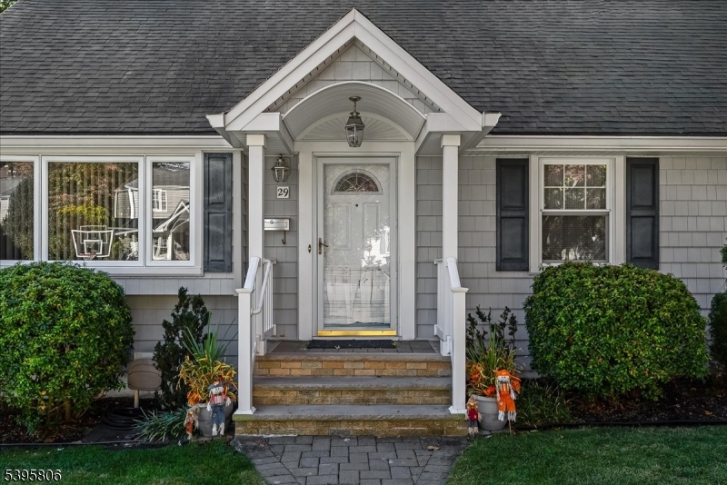 Verona Twp., NJ 07044,29 Lynwood Rd