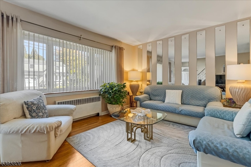 Verona Twp., NJ 07044,29 Lynwood Rd