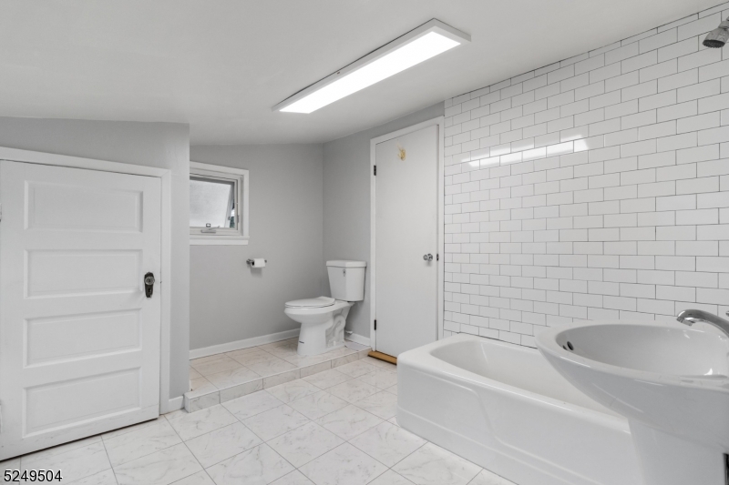 North Haledon Boro, NJ 07508,154 Oakwood Ave #3