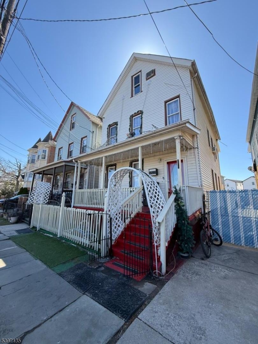 746 Trumbull St, Elizabeth City, NJ 07201