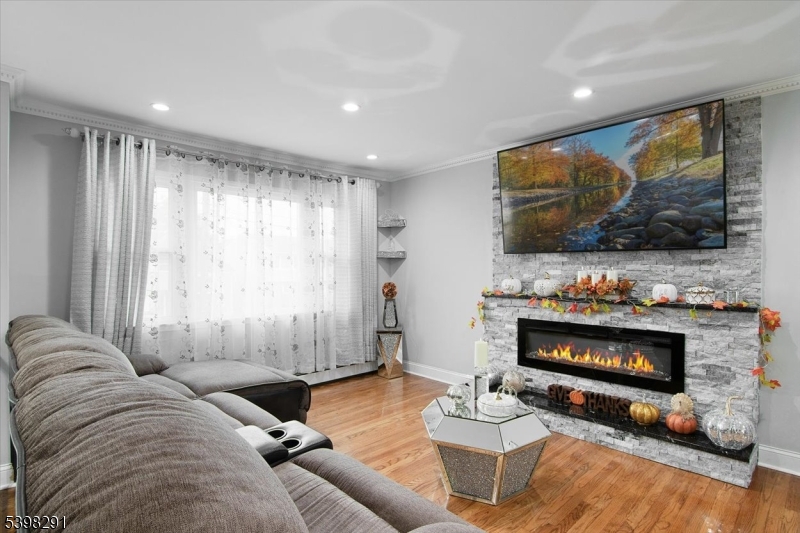 Belleville Twp., NJ 07109,14 Dorothea Ter