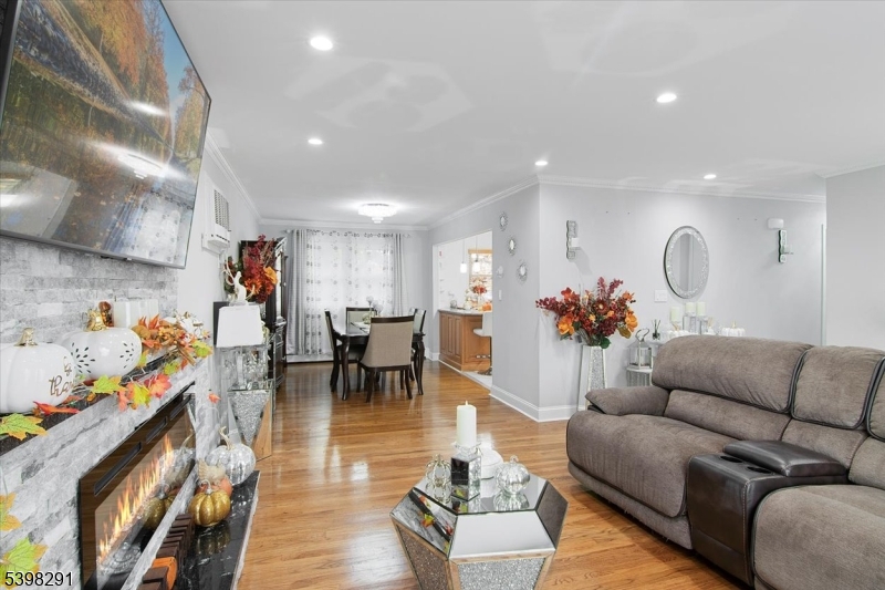 Belleville Twp., NJ 07109,14 Dorothea Ter