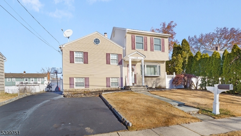 233 Walnut Ave, Pompton Lakes Boro, NJ 07442