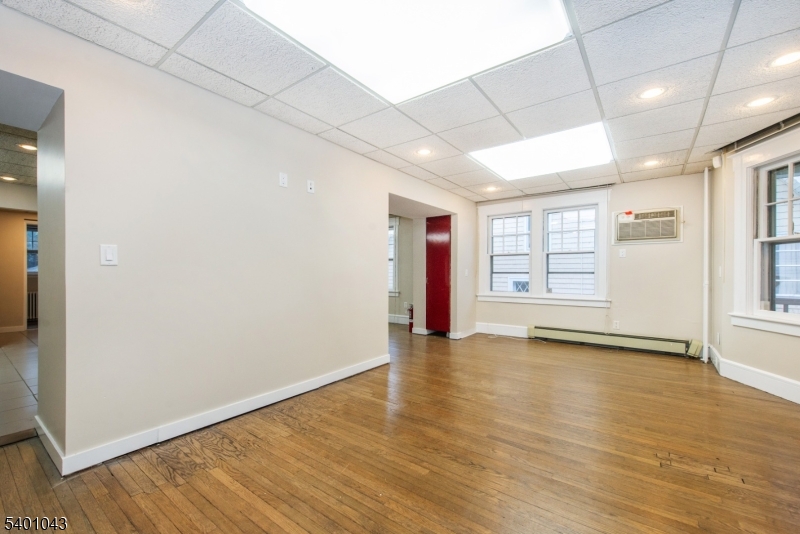 Westfield Town, NJ 07090,136 Saint Paul St