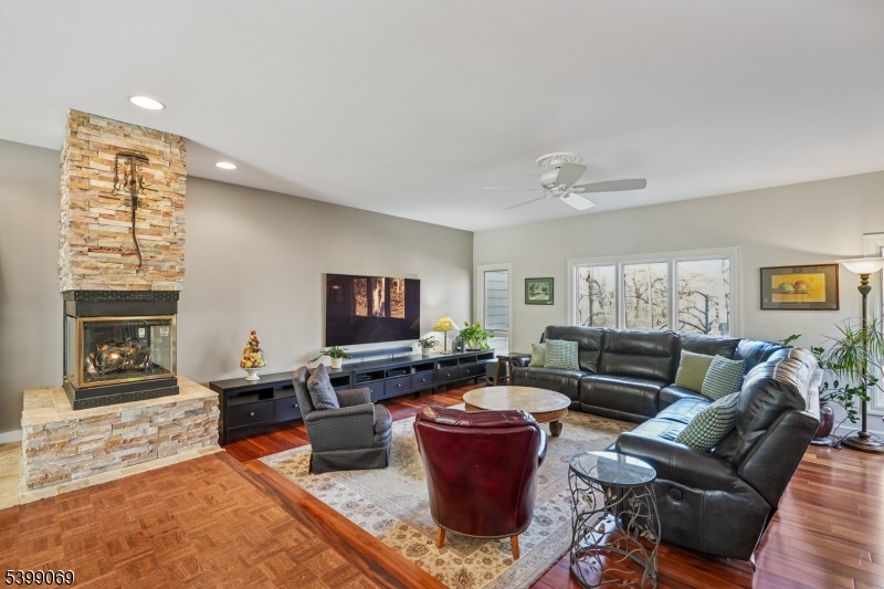 Woodland Park, NJ 07424,51 Mill Pond Rd #51