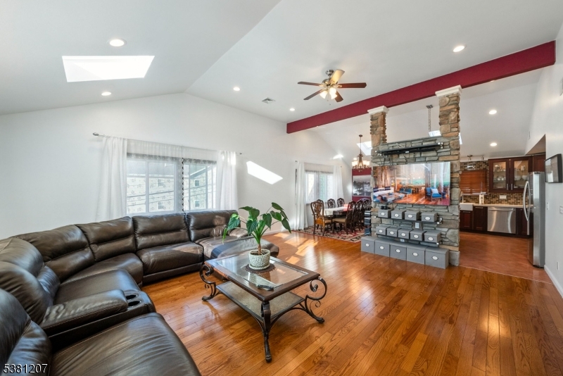 320 Dixon Ave, Paterson City, NJ 07501