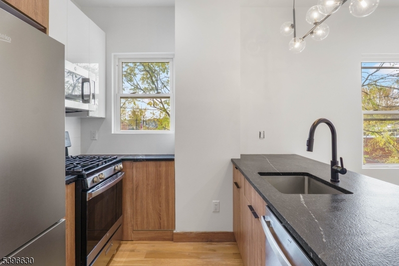 Garwood Boro, NJ 07027,114 Center St #2B