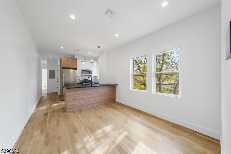 Garwood Boro, NJ 07027,114 Center St #2B