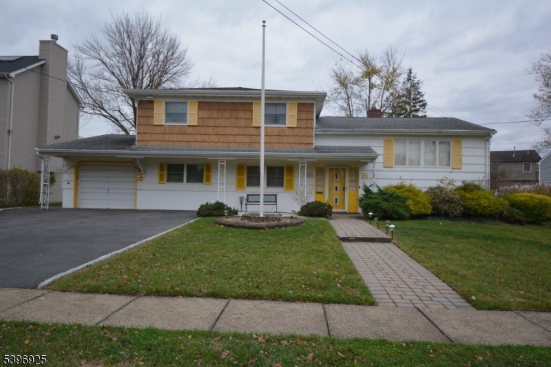 Westfield Town, NJ 07090,18 Summit Ct