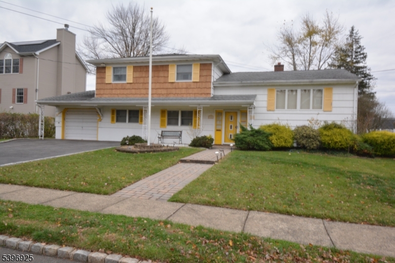 18 Summit Ct, Westfield Town, NJ 07090