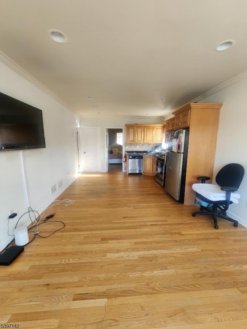 Nutley Twp., NJ 07110,49 Entwistle Ave #1