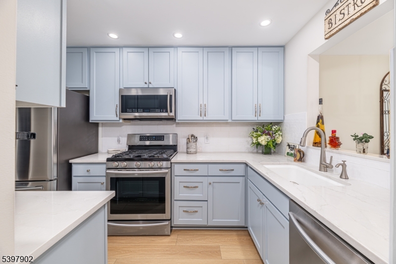 Hamburg Boro, NJ 07419,19 Lakeview Dr