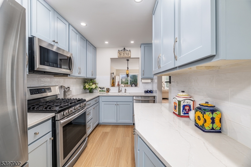 Hamburg Boro, NJ 07419,19 Lakeview Dr