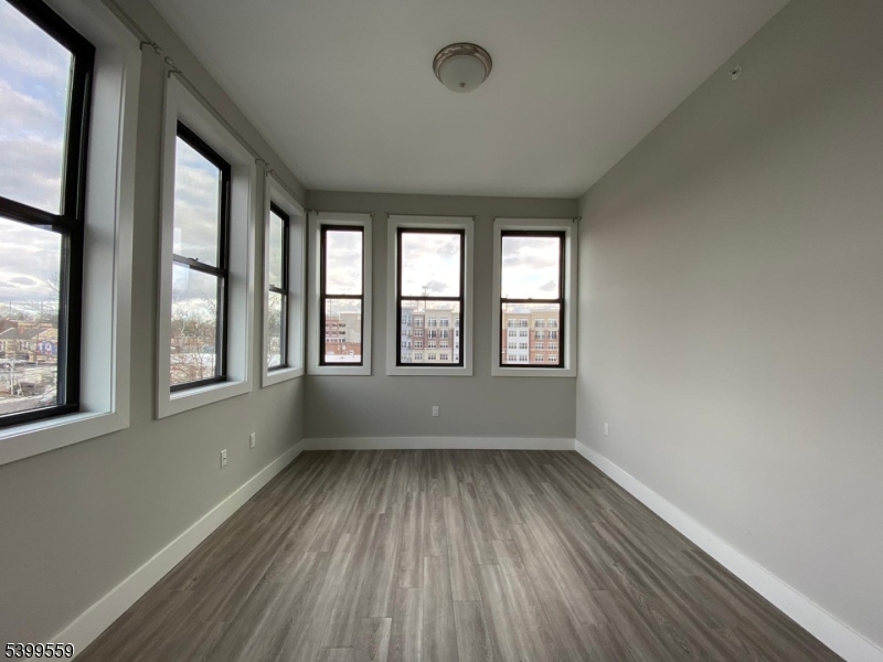 Metuchen Boro, NJ 08840,22 Center St #302