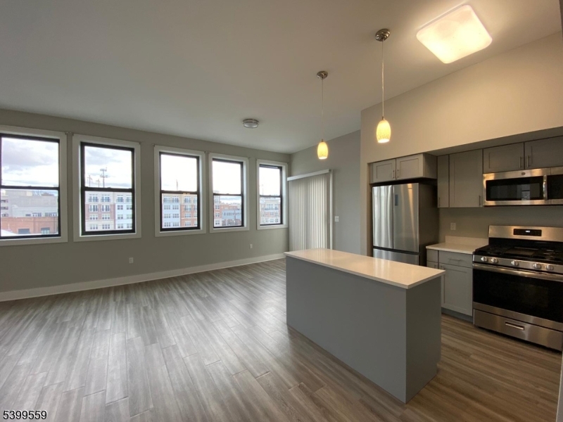 Metuchen Boro, NJ 08840,22 Center St #302