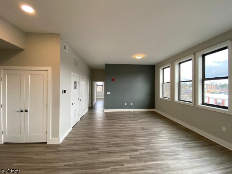 Metuchen Boro, NJ 08840,22 Center St #302