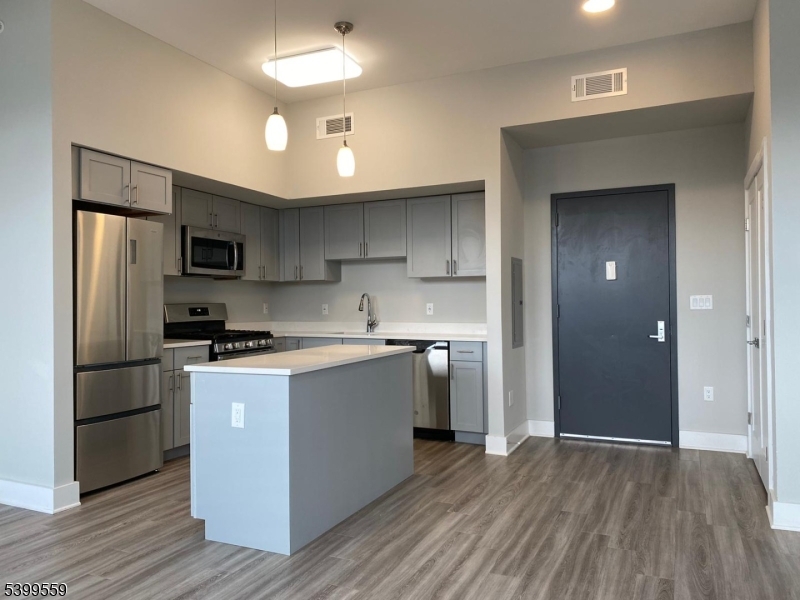 22 Center St #302, Metuchen Boro, NJ 08840